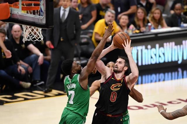 字母46+16雄鹿擒公牛5连胜 快船送奇才14连败