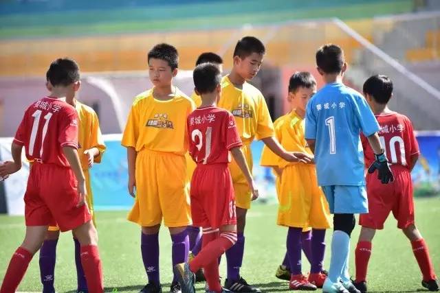 库里复出24分普尔空砍24分 勇士力克奇才4连胜